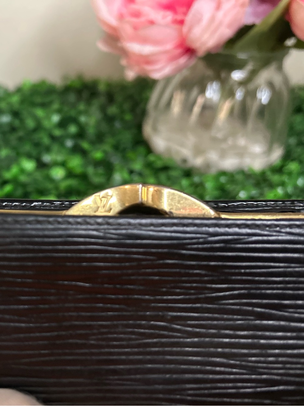 Louis Vuitton Black Epi Porte-Monnaie Viennois Kisslock Wallet Compact MI0948 - Picture 6 of 13